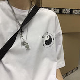 Camiseta holgada con estampado Yin Yang en blanco y negro