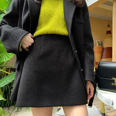 Falda de lana negra de cintura alta en forma de A