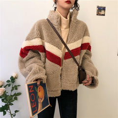 Chaqueta mullida con líneas brillantes en azul y beige