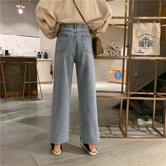Pantalones vaqueros rectos con botones azules y estética vintage