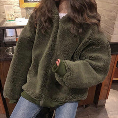 Chaqueta holgada con capucha de piel sintética rizada en azul y verde oscuro