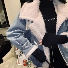 Chaqueta vaquera azul y blanca de piel sintética