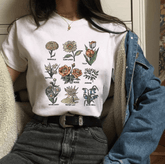 Camiseta blanca con estampado botánico para chica estética