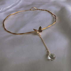 Gargantilla dorada con colgante de mariposa de estética coreana