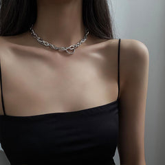 Collar de cadena acrílica transparente con colgante de mariposa