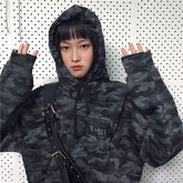 Oversize Hoodie mit Camouflage-Buchstabenstickerei