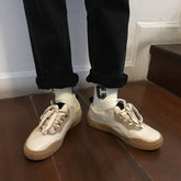 Zapatillas deportivas informales retro beige con cordones y base ondulada