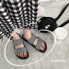 Sandalias planas de goma de PU negras a cuadros para verano