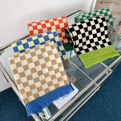 Bufanda suave de punto con estampado estético colorido a cuadros