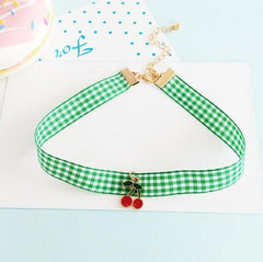 Gargantilla de tartán con diseño de cerezas