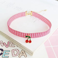 Gargantilla de tartán con diseño de cerezas