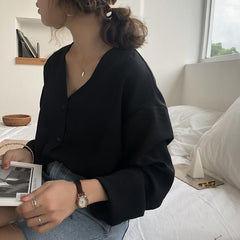 Blusa elegante y chic con escote en V en color negro, naranja y rosa