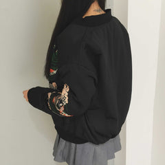 Schwarze Seidenjacke mit chinesischer Pflanzenstickerei