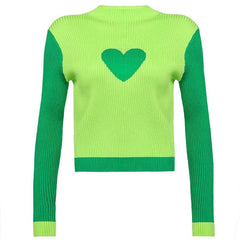 Suéter corto de punto acanalado fino con estampado de corazones de colores