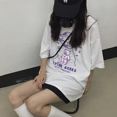 Camiseta holgada blanca y negra con estampado de oso alienígena de los años 90