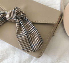 Bolso bandolera retro de PU beige con bonito lazo