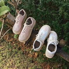 Bonitas botas de cuero con cordones y parches cosidos de gamuza color caramelo