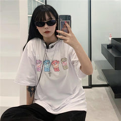 Camiseta holgada blanca y negra con estampado de osos coloridos