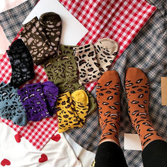 Calcetines con estampado de leopardo de colores bonitos