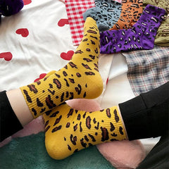 Calcetines con estampado de leopardo de colores bonitos