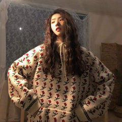 Suéter blanco con capucha y bordado con estampado floral