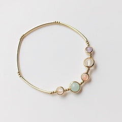 Bonita pulsera y anillo pequeños de metal dorado