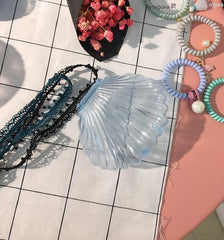 Niedliche transparente Box in Muschelform