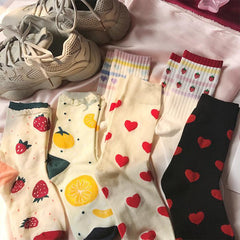 Lindos calcetines con forma de corazón de fresa