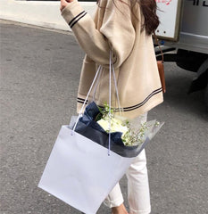 Suéter tipo cárdigan azul beige con borde de rayas bonito