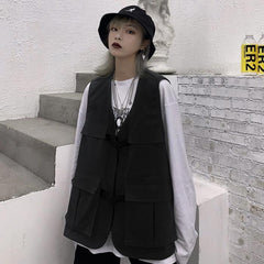 Chaleco negro extragrande con herramientas de estilo grunge en gris oscuro