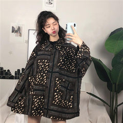 Camisa retro oversize de manga larga con estampado de leopardo oscuro