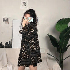 Camisa retro oversize de manga larga con estampado de leopardo oscuro