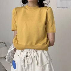 Suéter fino de manga corta versátil con botones diagonales