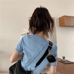 Suéter fino de manga corta versátil con botones diagonales