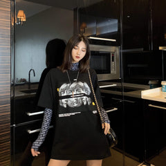 Top de cuello alto con estampado de letras disco + camiseta negra con estampado retro