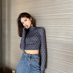 Top de cuello alto con estampado de letras disco + camiseta negra con estampado retro