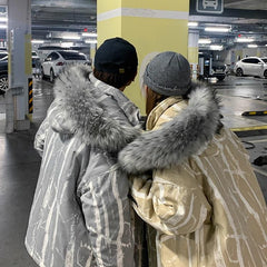 Chaqueta de invierno extragrande con capucha de piel y estampado atrevido