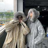 Chaqueta de invierno extragrande con capucha de piel y estampado atrevido