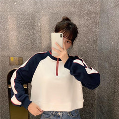 Sudadera corta holgada blanca y negra de Egirl Clothing