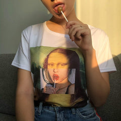 Camiseta con estampado de Mona Lisa lamiendo caramelos duros de Egirl