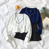 Camisa elegante de manga larga blanca y azul estilo pijama