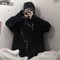 Camisa holgada blanca y negra con estampado de líneas y perfiles de caras