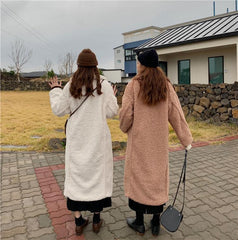 Abrigo largo de piel sintética rizada en morado, blanco y beige