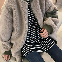 Chaqueta bomber extragrande con capucha de doble cara de piel sintética