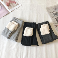 Leggings elásticos cálidos con bordes de piel sintética