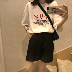 Camiseta oversize blanca y negra con estampado de letras "Fearless"