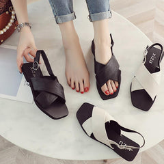 Sandalias minimalistas abiertas de verano negras de tacón plano