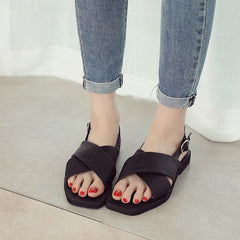 Sandalias minimalistas abiertas de verano negras de tacón plano