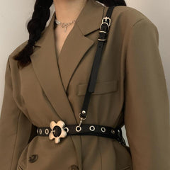 Cinturón de piel sintética negra con hebilla de flor