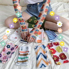 Guantes transparentes con estampado de flores